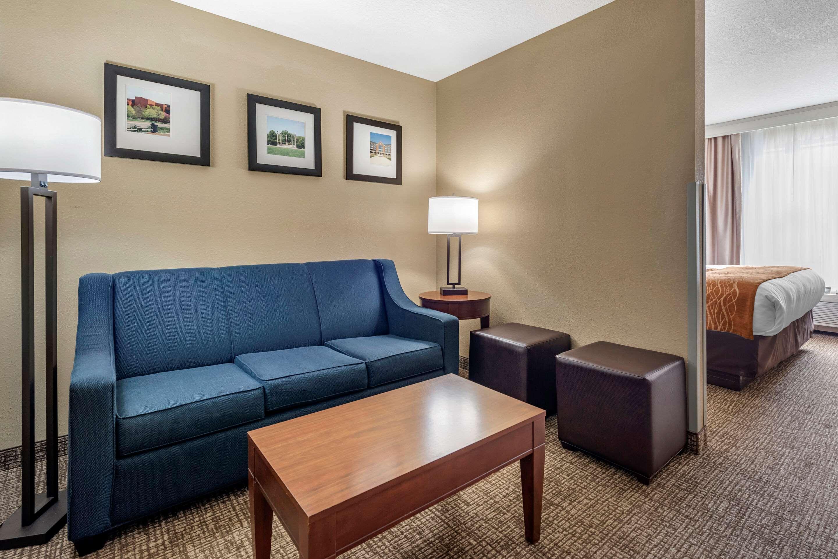 Comfort Inn & Suites Muncie Exterior photo