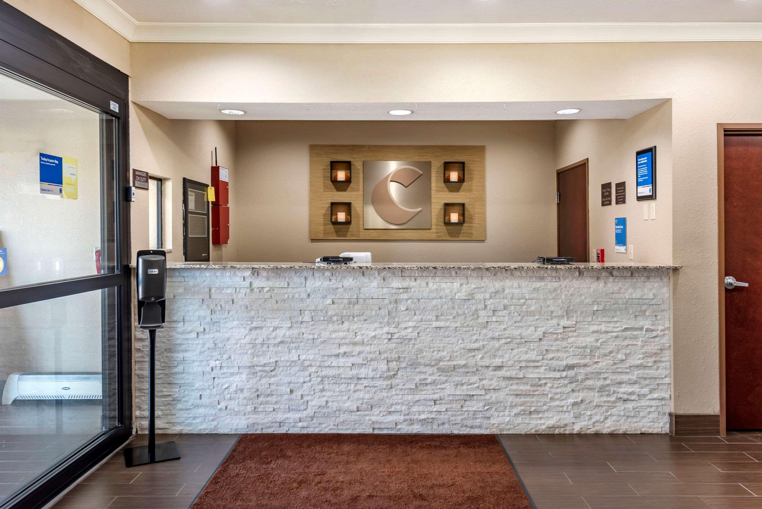Comfort Inn & Suites Muncie Exterior photo
