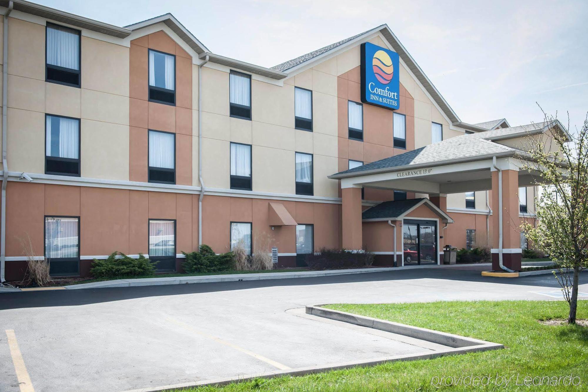 Comfort Inn & Suites Muncie Exterior photo